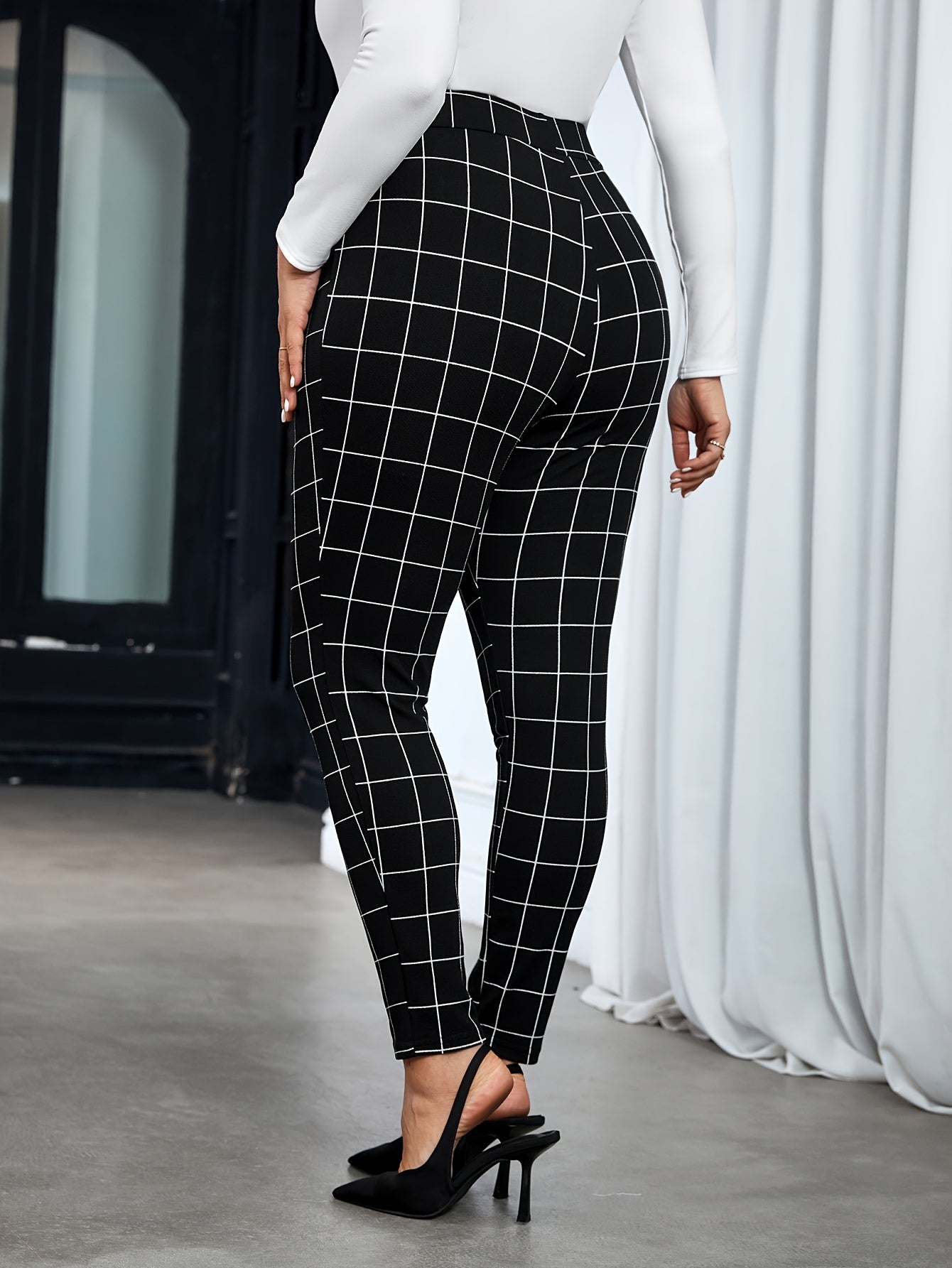 Chic Plus Size Grid-Patterned Skinny Pants - Stretch High-Waist Trousers for Women, Comfort-Fit for Daily Wear