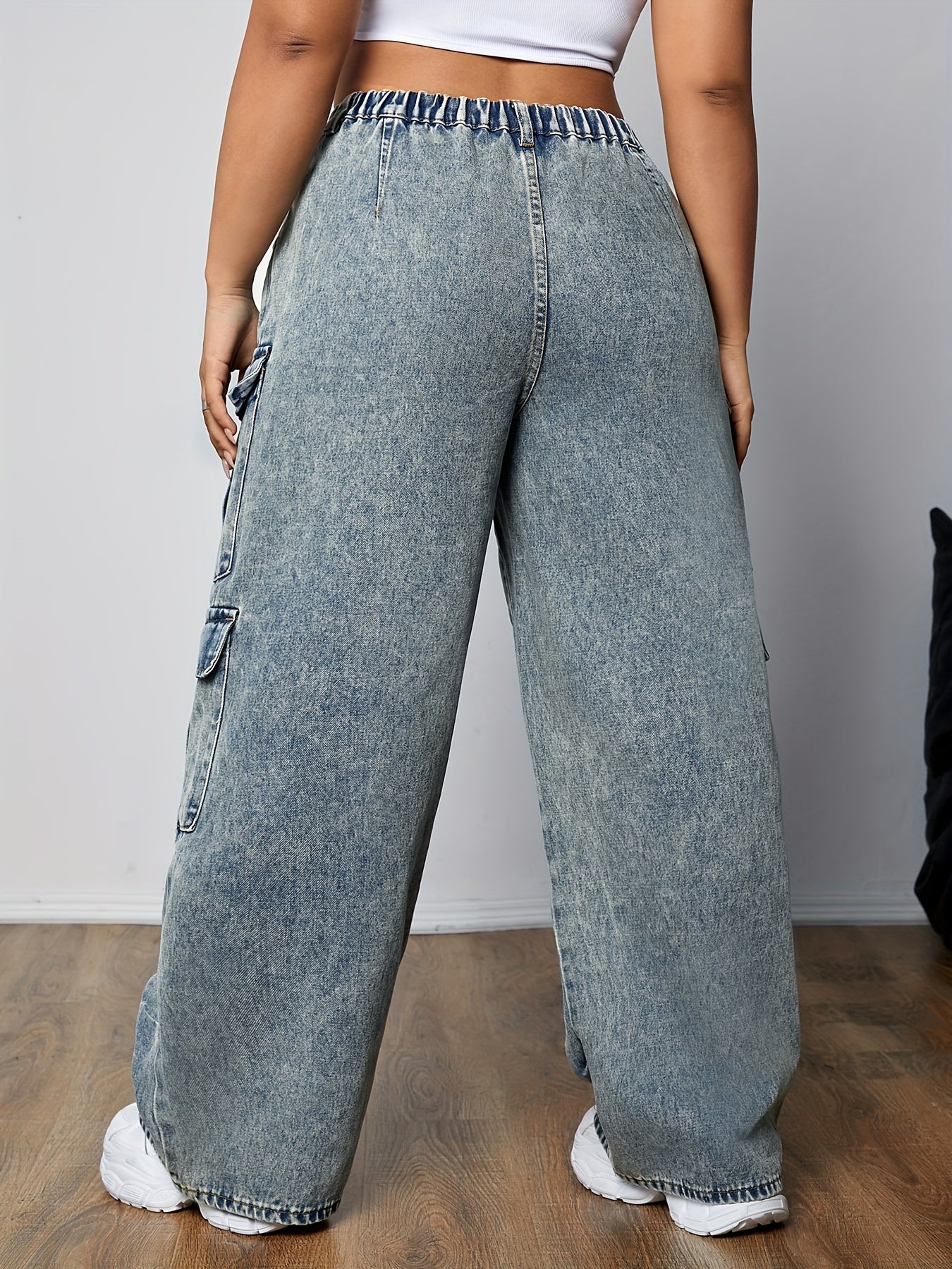 Stylish Plus Size Cargo Jeans - Loose Fit Denim Pants with Multi-Pocket Design, Side Flap Pockets, and Streetwear Style - Women&